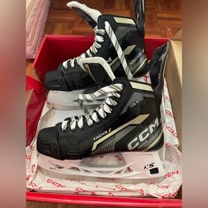 Senior men’s ice hockey skates
